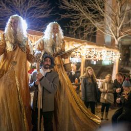 Bild enthält, Lighting, Adult, Bride, Female, Person, Woman, Coat, Male, Man, Urban