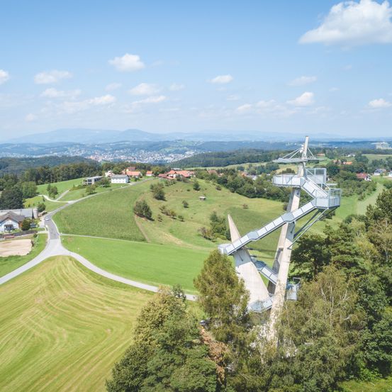 Bild enthält, Outdoors, Grass, Road, Windmill, Nature, Intersection, Scenery, Aerial View, Countryside, Park