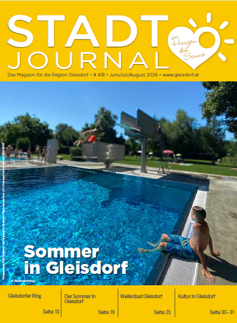 Das Titelbild der Stadtjournal für die Region Gleisdorf, mit einer Poolszene, einem Springer und einem Schwimmer, und Text in Deutsch und Englisch.