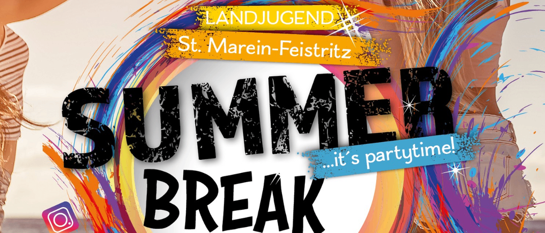 Plakat für die Sommer Break-Veranstaltung 2026, mit drei Frauen, die mit Getränken feiern, und einer Gruppe von Musikern darunter. Es heißt, es ist Partyzeit. Beginn um 20.00 Uhr im alten Lagerhaus in Feistritz.