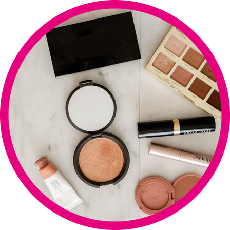 Bild enthält, Cosmetics, Lipstick, Face, Head, Person, Makeup