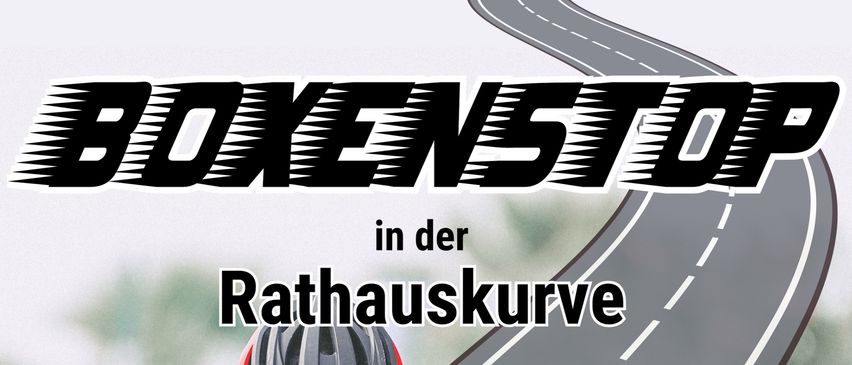 Plakat für 'Boxenstop' in der Rathauskurve. Event ist 's'Musifest zum Radmarathon' am 05.07.2025. Live-Musik von Schnittlauch-DUO XL, Kreuzmayr Tanzmusik, WaldBrand & Stein, Voice2Voice. Am 06.07.2025 Frühstück mit der Marktkapelle, Bad Schallerbach und JUMBs mit MMKids.