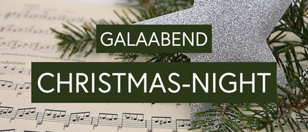 Ein silberner Stern auf einem Weihnachtsnotenblatt mit den Worten 'Galaabend Christmas-Night' in weiß geschrieben.