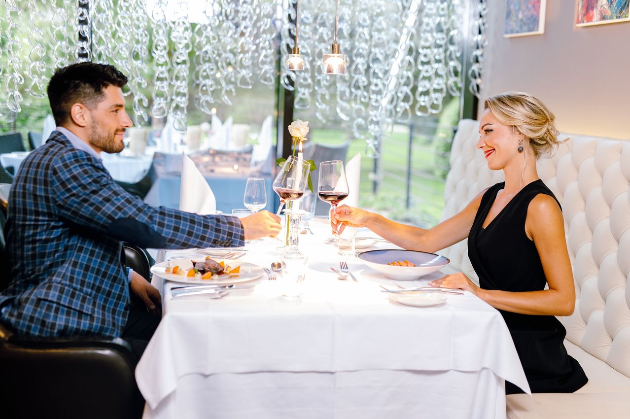 Bild enthält, Adult, Female, Person, Woman, Dating, Romantic, Male, Man, Face, Head