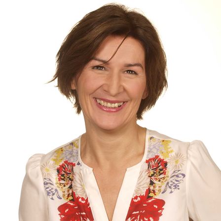 Bild enthält, Blouse, Face, Happy, Head, Person, Smile, Photography, Portrait, Bride, Woman