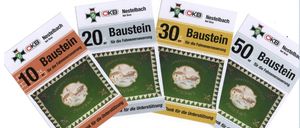 Fünf Gutscheine für die Flaggenerneuerung aus Nestelbach bei Graz sind ausgestellt. Jeder Gutschein hat einen einzigartigen Nennwert von 20€ und 30€. Die Gutscheine haben ein grünes und gelbes Design mit architektonischen Bildern. Der Text auf den Gutscheinen lautet 'Herzlichen Dank für die Unterstützung'.