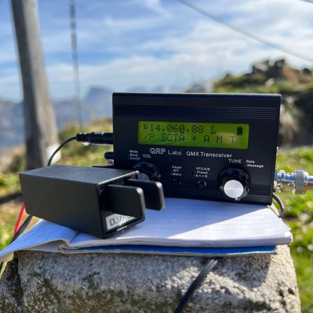 Bild enthält, Electronics, Screen, Computer Hardware, Hardware, Monitor