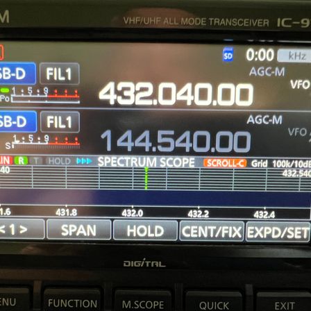 Bild enthält, Electronics, Screen, Computer Hardware, Hardware, Monitor, Stereo, TV