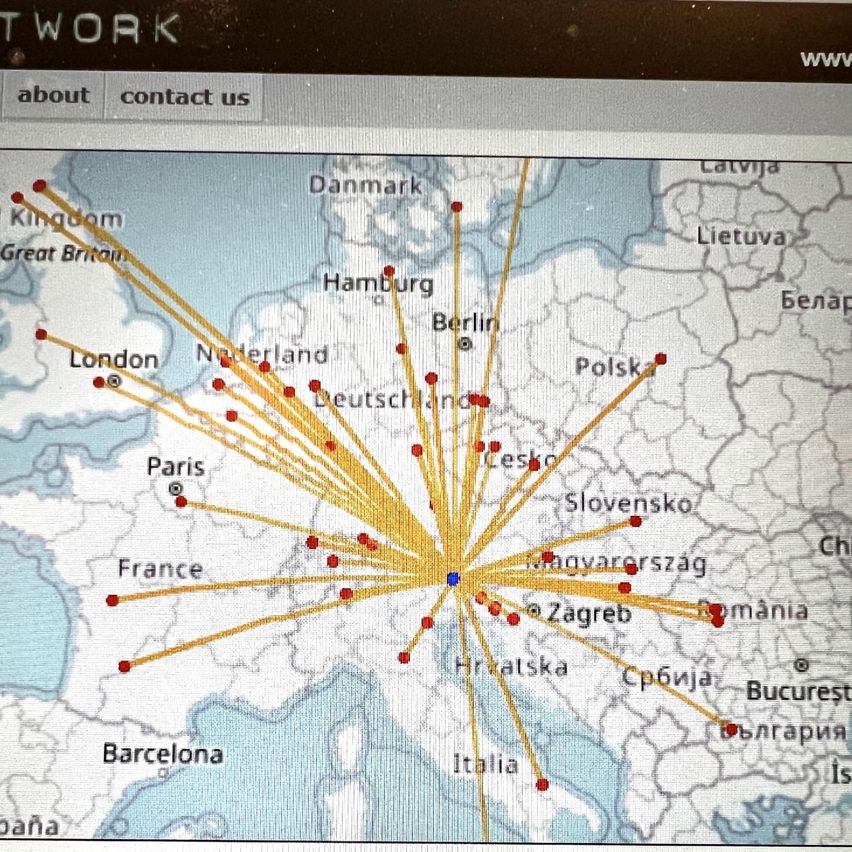 Eine Karte von Europa mit hervorgehobenen Städten und Verbindungen, einschließlich London, Paris, Berlin und Zagreb.