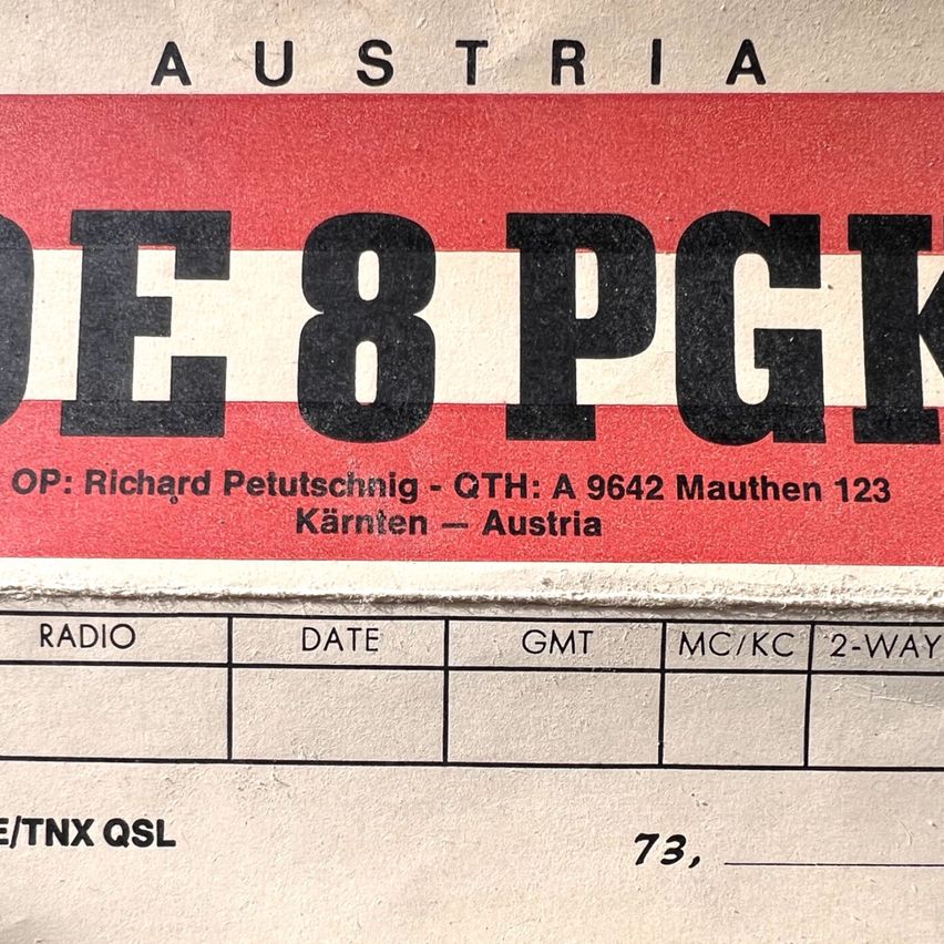 Ein altes Funklogbuch aus Österreich. Es steht DE 8 PGK. Der Bediener ist Richard Petutschnig. Der QTH ist A 9642 Mauthen 123, Karnten, Österreich. Es gibt Spalten für Funk, Datum, GMT, MC/KC und 2-Wege. E/TNX QSL 73.