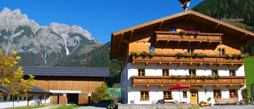 Bild enthält, Mountain, Mountain Range, Nature, Outdoors, Peak, Building, Shelter, Scenery, Hotel, Resort