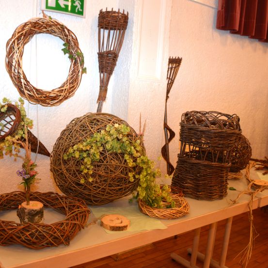 Bild enthält, Art, Handicraft, Wood, Flower, Flower Arrangement, Plant