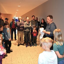 Bild enthält, People, Person, Pants, Adult, Male, Man, Boy, Child, Face, Jeans