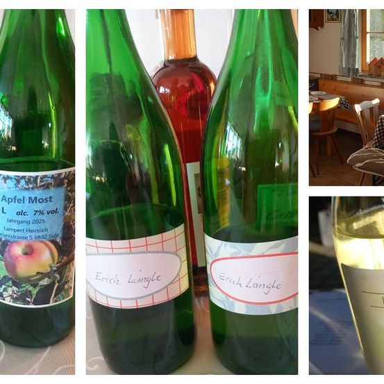 Vier Flaschen sind ausgestellt, alle mit 'Erich Lange' beschriftet. Eine Flasche hat ein Etikett mit 'Apfel Most' und einem Apfelbild. Eine andere Flasche hat ein Etikett mit 'Jahrgang 2025'. Ein Weinglas ist ebenfalls zu sehen.