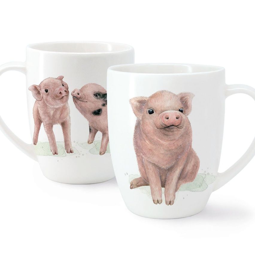 Zwei weiße Kaffeebecher mit Schweine-Illustrationen. Ein Becher hat drei Schweine, der andere hat ein einzelnes sitzendes Schwein.