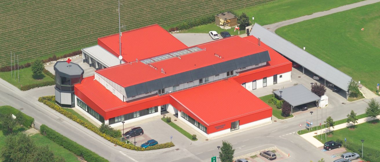 Bild enthält, Outdoors, Architecture, Building, Aerial View, Car, Transportation, Vehicle, Nature, Housing, Countryside