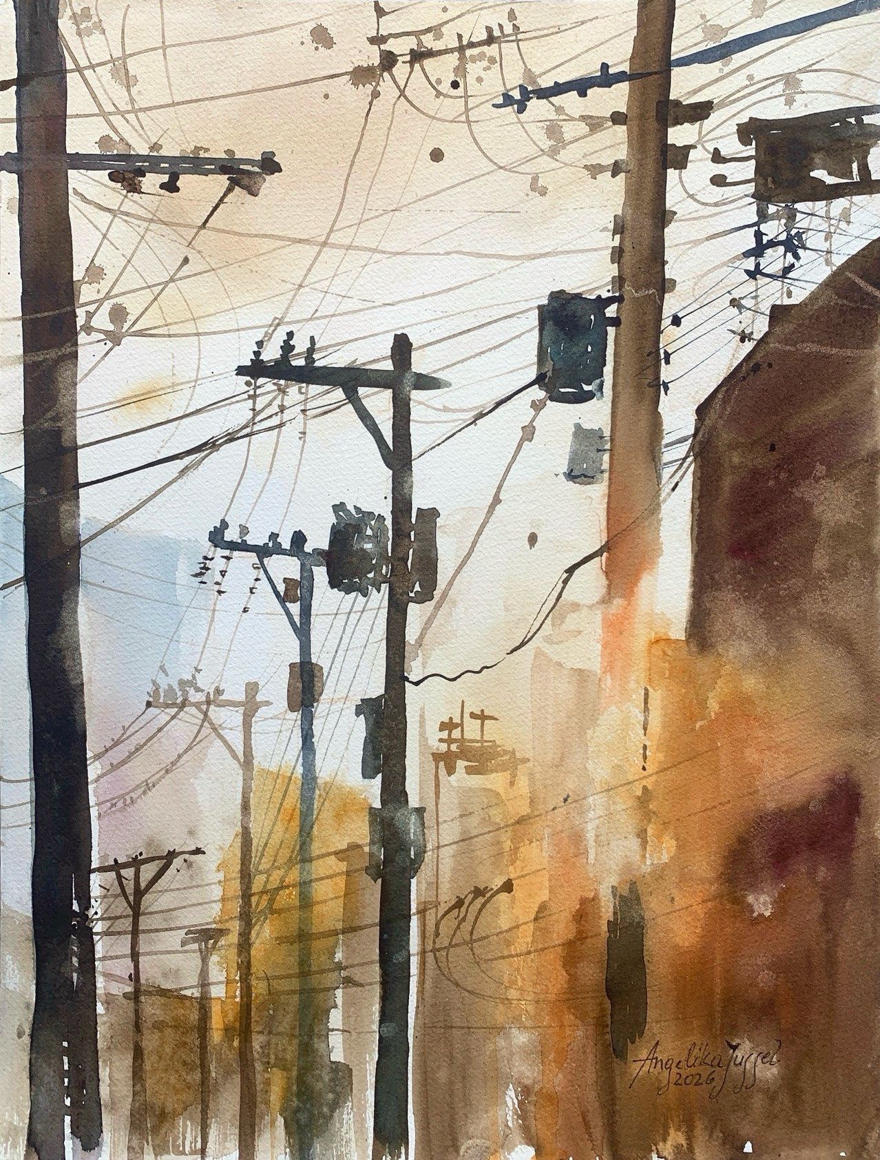 Eine Aquarellmalerei zeigt eine Straße mit Stromleitungen und -masten, Ampeln und Gebäuden. Die Szene spielt in einer Stadt.