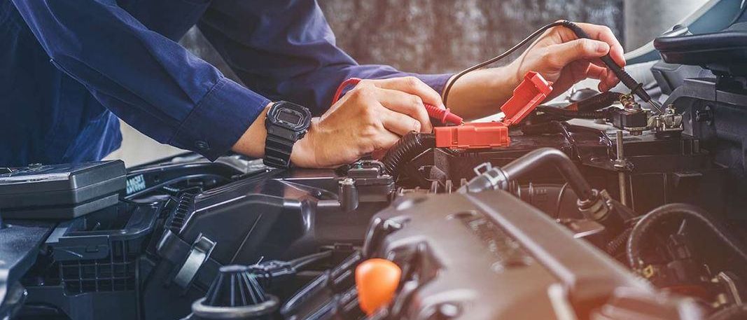 Bild enthält, Adult, Male, Man, Person, Machine, Wheel, Transportation, Vehicle