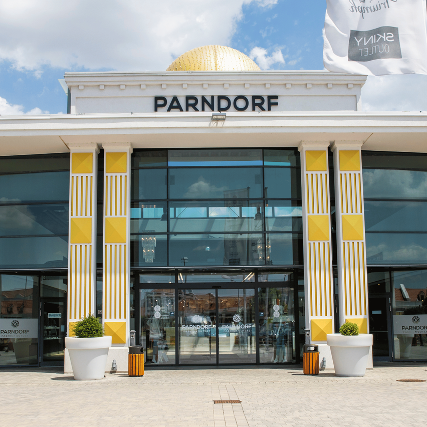 Bild enthält, Architecture, Building, Office Building, Plant, Convention Center, Shop, Shopping Mall