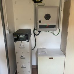 Bild enthält, Furniture, Filing Cabinet