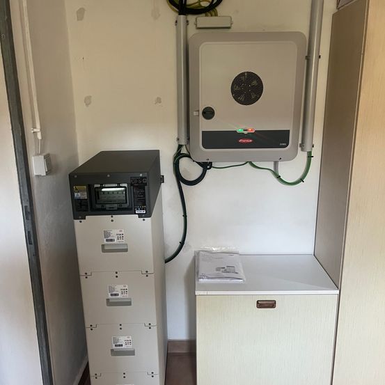 Bild enthält, Furniture, Filing Cabinet