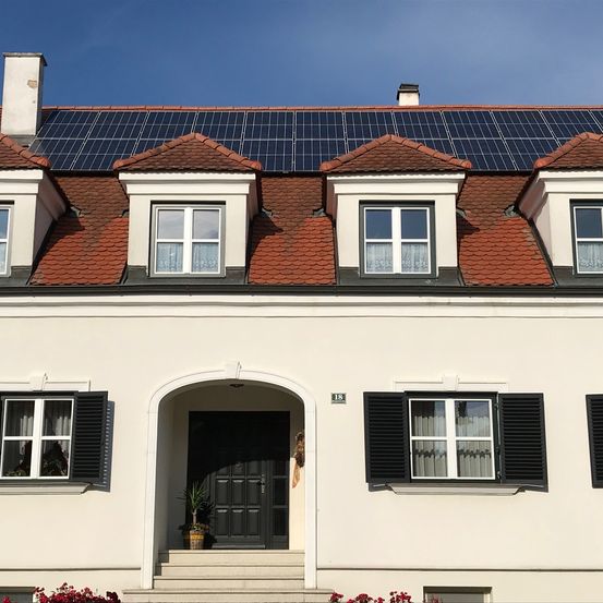 Bild enthält, Window, Architecture, Building, Housing, Electrical Device, House