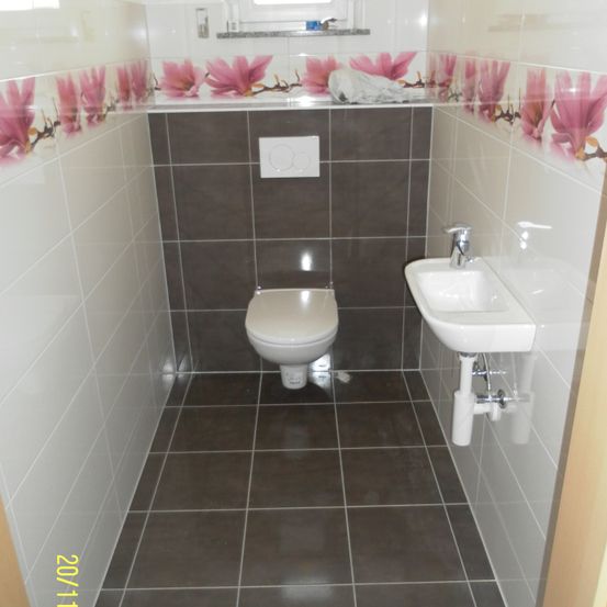 Bild enthält, Indoors, Sink, Bathroom, Room, Toilet