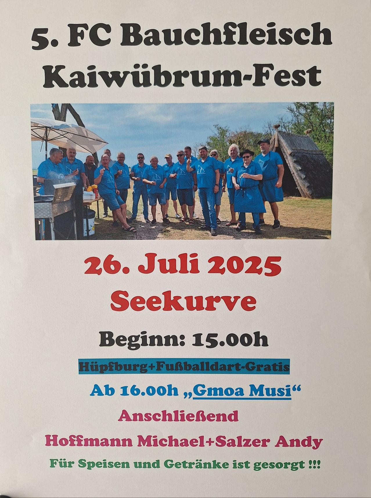 Plakat für das Kaiwibrum-Fest am 26. Juli 2025 in Seekurve. Die Veranstaltung beginnt um 15:00 Uhr. Es zeigt eine Gruppe von Menschen in blauer Kleidung, die mit einem Schirm im Freien stehen.