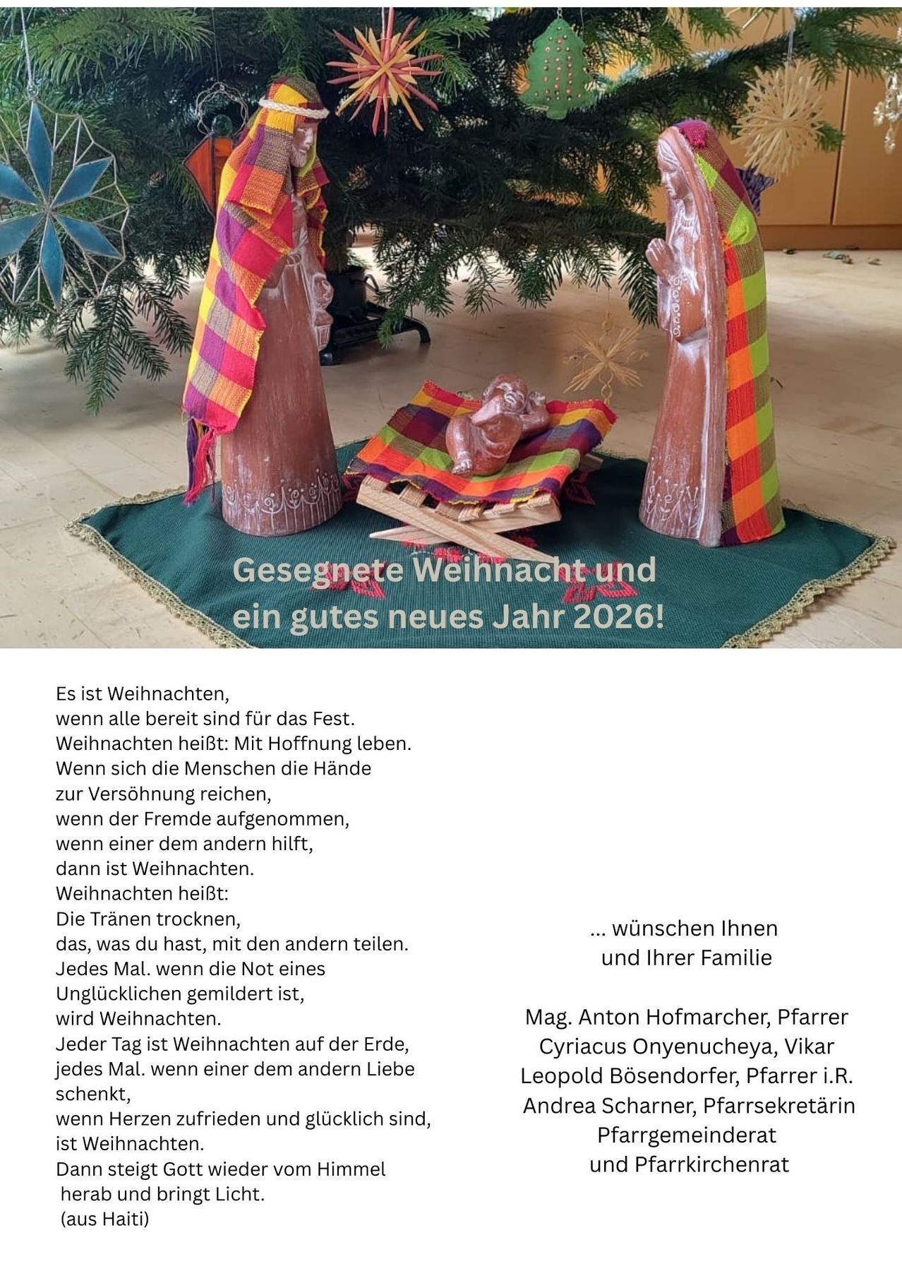 Ein Weihnachtsbaum mit Ornamenten, Krippenfiguren und einer Botschaft 'Gesegnete Weihnacht und ein gutes neues Jahr 2026!' Unten steht ein Gedicht über Weihnachten mit einer Unterschrift.