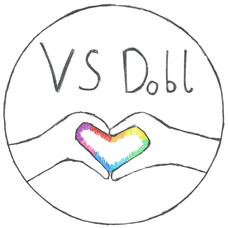 Ein kreisförmiges Bild zeigt die Buchstaben VS Dobl in großen Lettern. Unten bilden zwei Hände ein Herz mit einem Regenbogen darin.