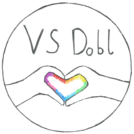 Ein kreisförmiges Bild zeigt die Buchstaben VS Dobl in großen Lettern. Unten bilden zwei Hände ein Herz mit einem Regenbogen darin.