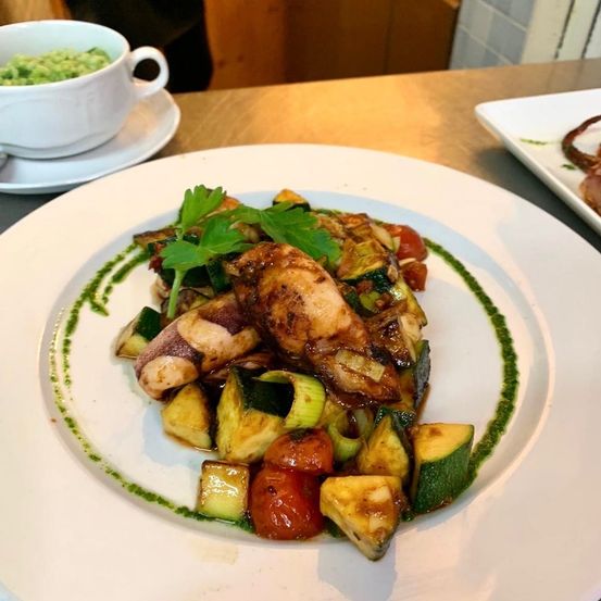 Bild enthält, Food, Food Presentation, Plate, Cup, Meat, Mutton, Brunch