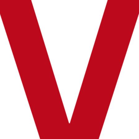 Ein roter Buchstabe V ist auf weißem Hintergrund dargestellt.