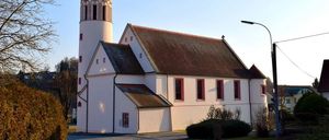 Bild enthält, Arch, Gothic Arch, Monastery, Clock Tower, Housing