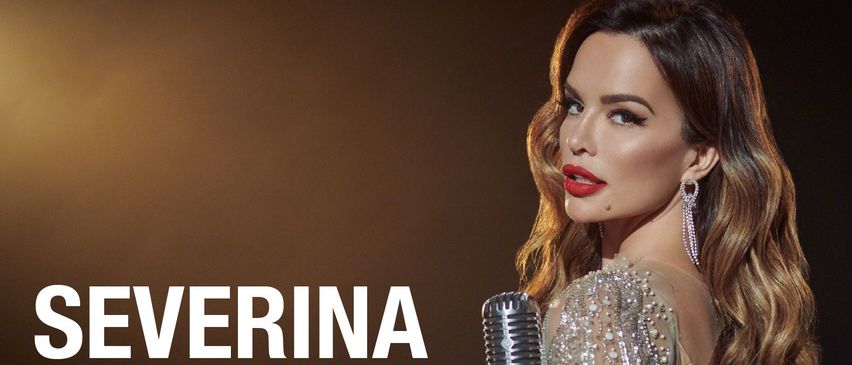 Bild enthält, Advertisement, Poster, Adult, Female, Person, Woman, Publication, QR Code, Face, Dress