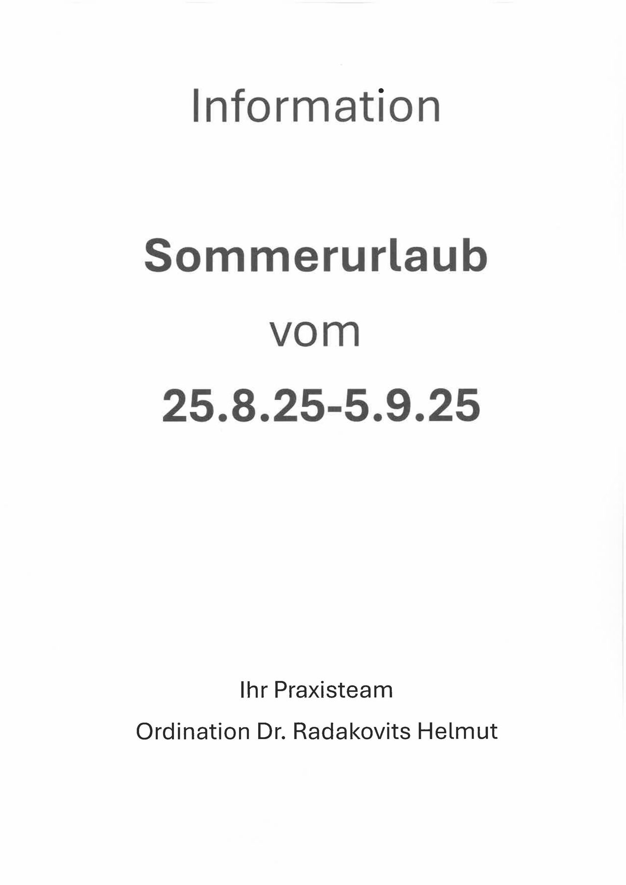 Eine Nachricht mit dem Titel 'Sommerurlaub', den Daten '25.8.25-5.9.25' und den Namen 'Ihr Praxisteam' und 'Ordination Dr. Radakovitzs Helmut'.