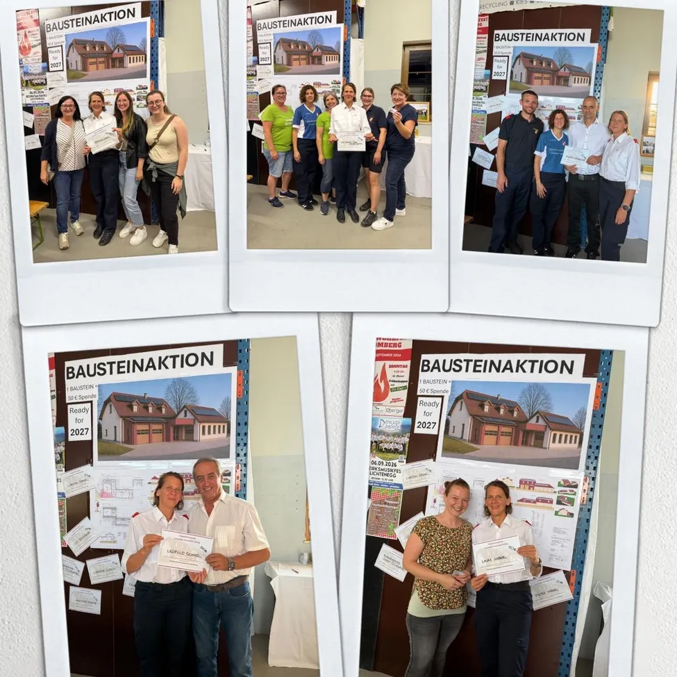 Eine Collage aus vier Fotos, die verschiedene Gruppen von Menschen zeigen, die Urkunden vor einer Wand mit Plakaten halten. Das Foto oben links zeigt eine Gruppe von Frauen, während das Foto oben rechts eine Gruppe von Männern zeigt. Die unteren Fotos zeigen einen Mann und eine Frau, die Urkunden vor einer Wand mit einem Plakat halten.