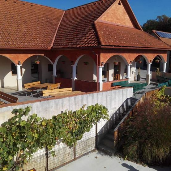 Bild enthält, Architecture, Building, House, Housing, Villa, Hotel, Resort, Plant