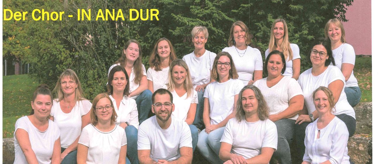 Bild enthält, People, Person, Pants, Female, Girl, Teen, Jeans, Blouse, T-Shirt, Photography