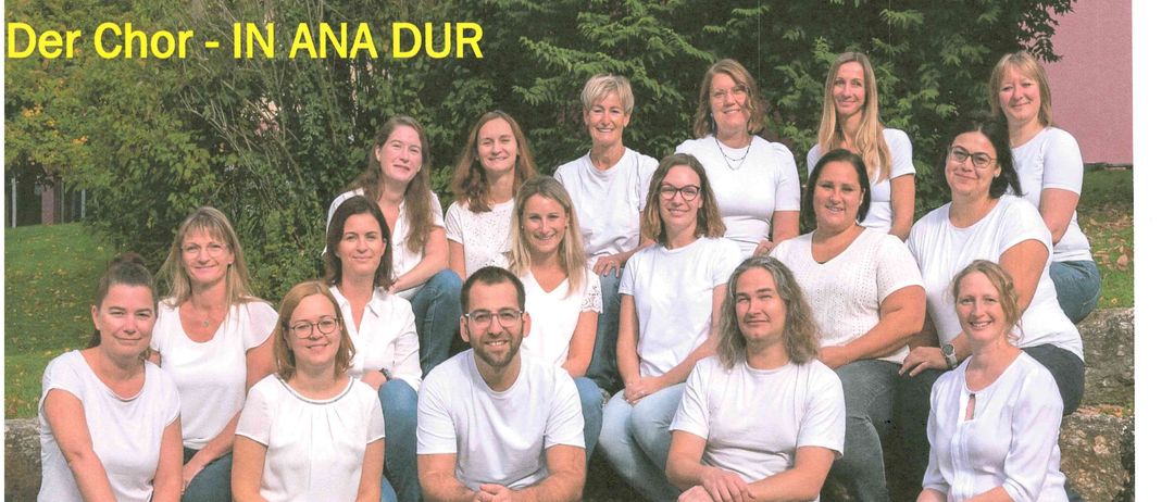 Bild enthält, People, Person, Pants, Female, Girl, Teen, Jeans, Blouse, T-Shirt, Photography