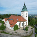 Bild enthält, Spire, Clock Tower, Housing, Gothic Arch, Outdoors, Monastery, House, Roof, Road