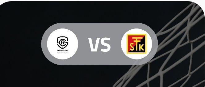 Ein Fußball ist in einem Netz mit der Anzeige 10 zu 1 zu sehen, und die Zeit beträgt 0:0.