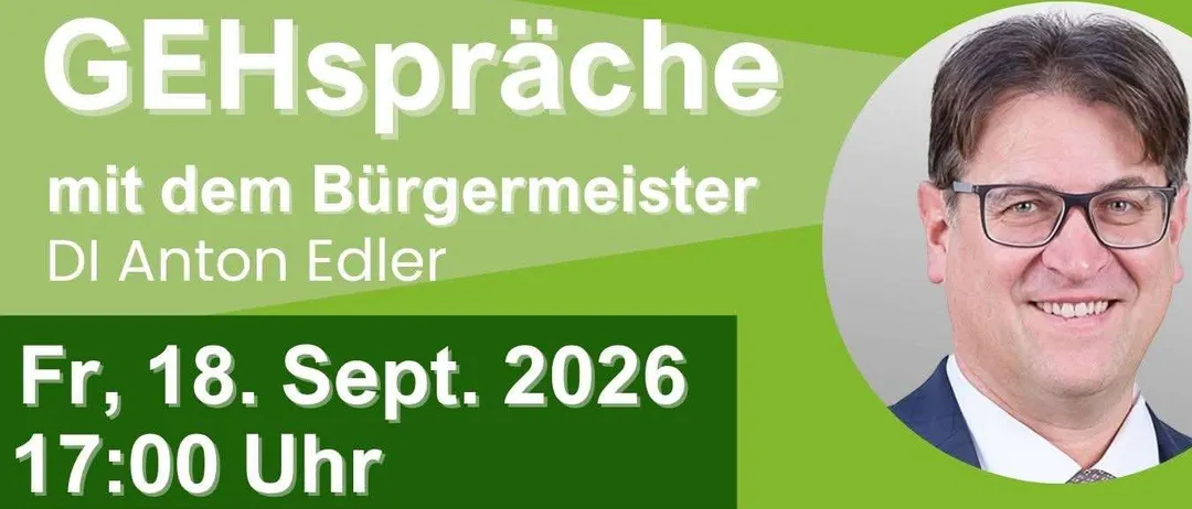Plakat für ein Treffen mit Bürgermeister Anton Edler am Freitag, 18. September 2026, um 17:00 Uhr. Das Treffen findet im Infogebaude Straden statt, dauert etwa 30 Minuten und endet mit einer Zusammenkunft im Bistro Le Petit Pas. Das Plakat zeigt ein Foto des Bürgermeisters und einer Gruppe von Menschen beim Spaziergang.