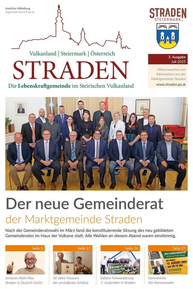 Plakat mit 'Straden' und 'Vulkanland | Steiermark | Osterreich'. Darunter posiert eine Gruppe von Menschen in Anzügen für ein Foto. Der Text lautet 'Der neue Gemeinderat der Marktgemeinde Straden'. Es ist vom Juli 2025.