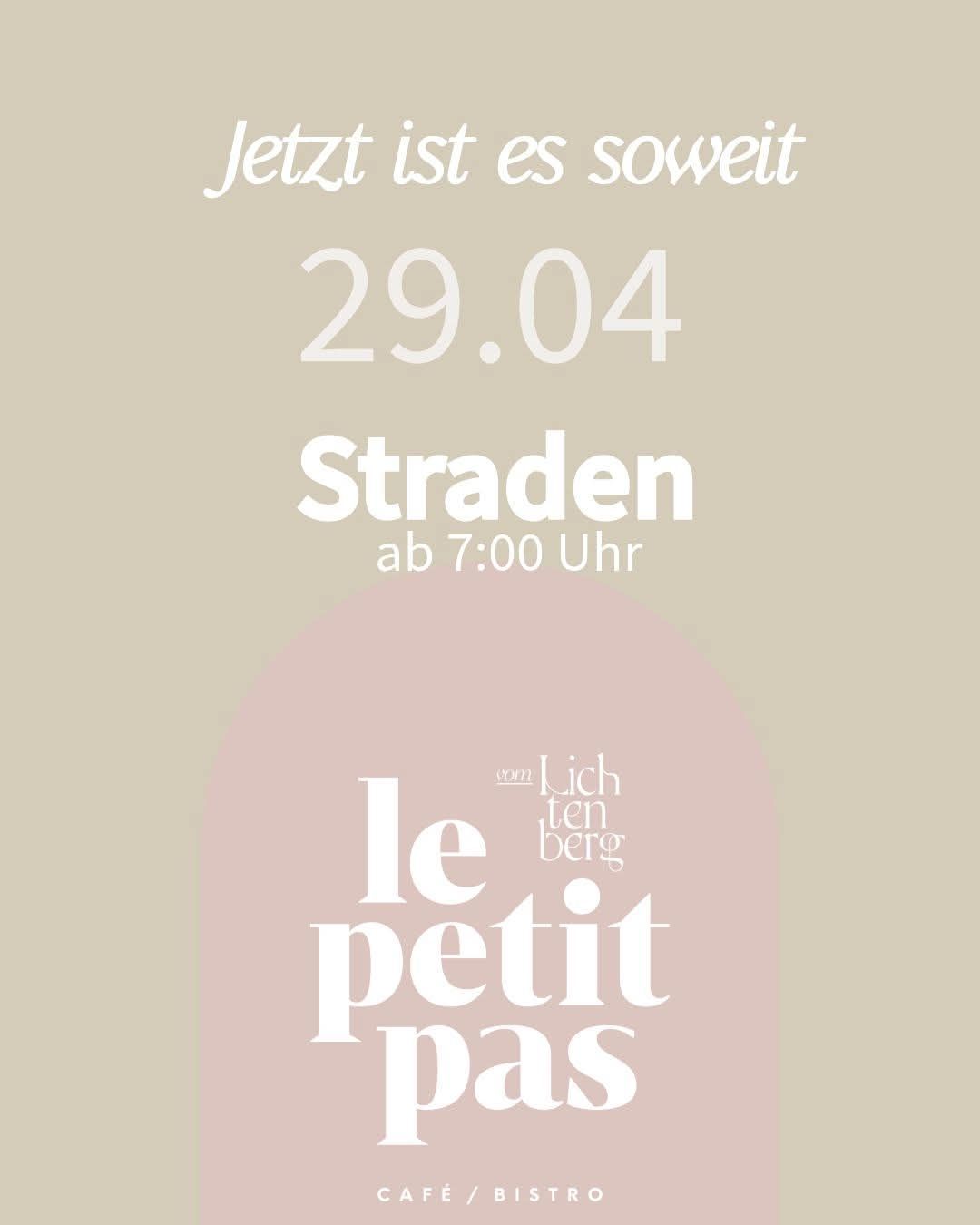 Poster with a beige background, featuring a date '29.04' and the phrase 'Jetzt ist es soweit'. Below, it reads 'Straden ab 7:00 Uhr', and 'le petit pas' is written in a stylized font.