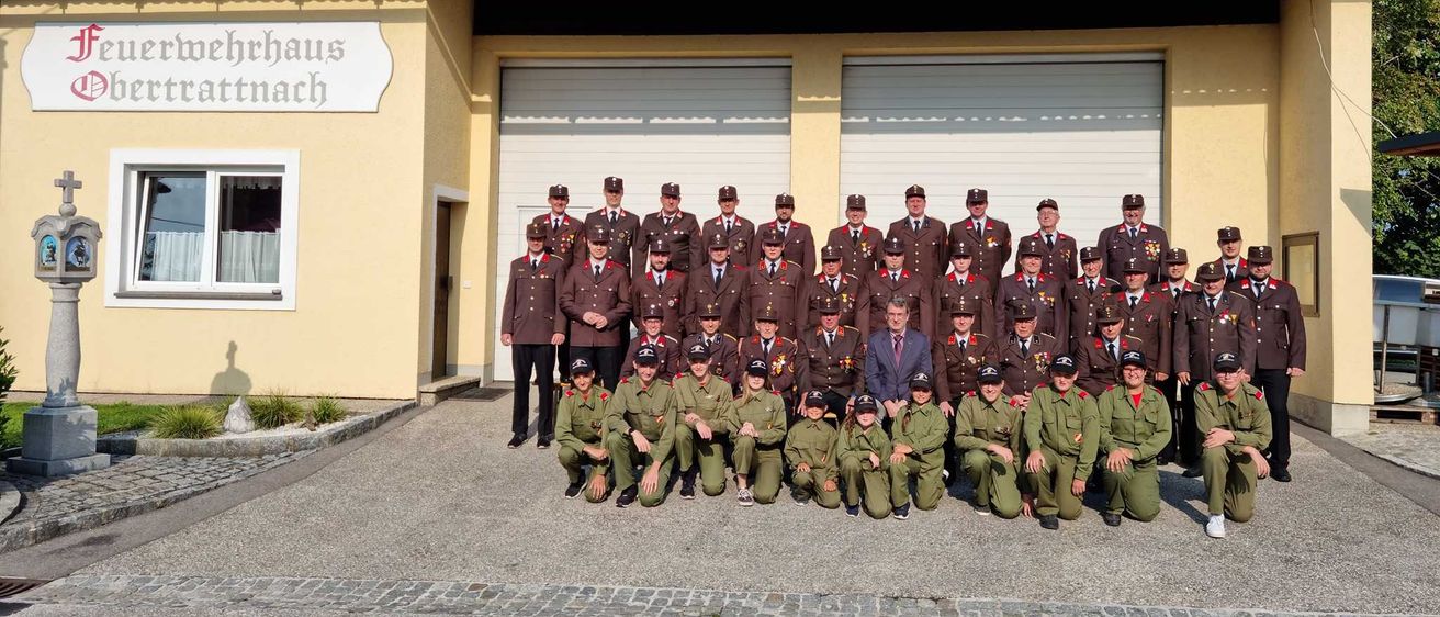 Bild enthält, People, Person, Shoe, Coat, Hat