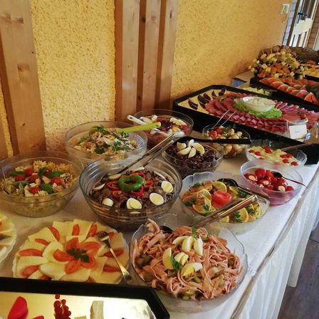 Bild enthält, Brunch, Food, Salad, Salad Bar, Meal