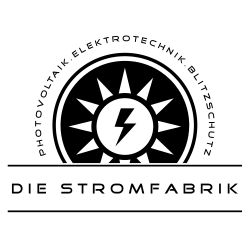 Das Logo zeigt eine Sonne mit einem Blitz in der Mitte, umgeben von den Worten 'Photovoltaik Elektrotechnik Blitzschutz'. Darunter steht in fetter Schrift 'Die Stromfabrik'.