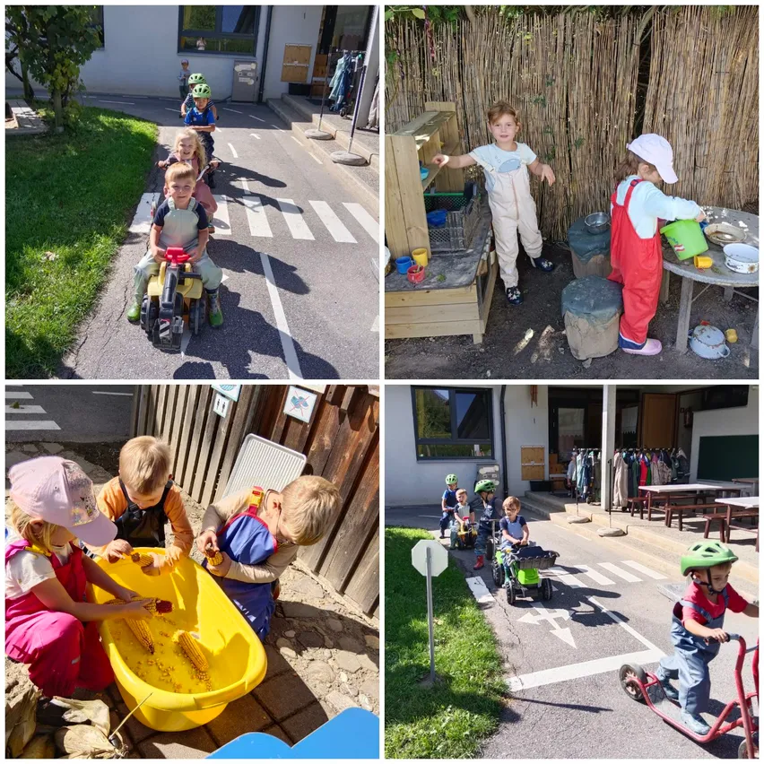 Vier Fotos von Kindern, die im Freien spielen. Eine zeigt Kinder, die mit Spielzeugautos auf einer Straße fahren. Ein anderes zeigt Kinder, die mit Wasser und Spielzeug spielen. Ein drittes zeigt Kinder, die mit Mais in einer gelben Wanne spielen. Das letzte zeigt ein Kind, das einen Roller fährt.
