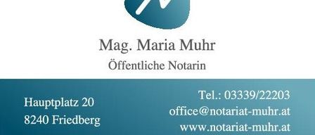 Eine Visitenkarte mit einem blauen ovalen Logo, dem Namen Mag. Maria Muhr, dem Titel Offentliche Notarin, einer Adresse bei Hauptplatz 20, 8240 Friedberg, und Kontaktdaten, einschließlich Telefonnummer und E-Mail-Adresse.